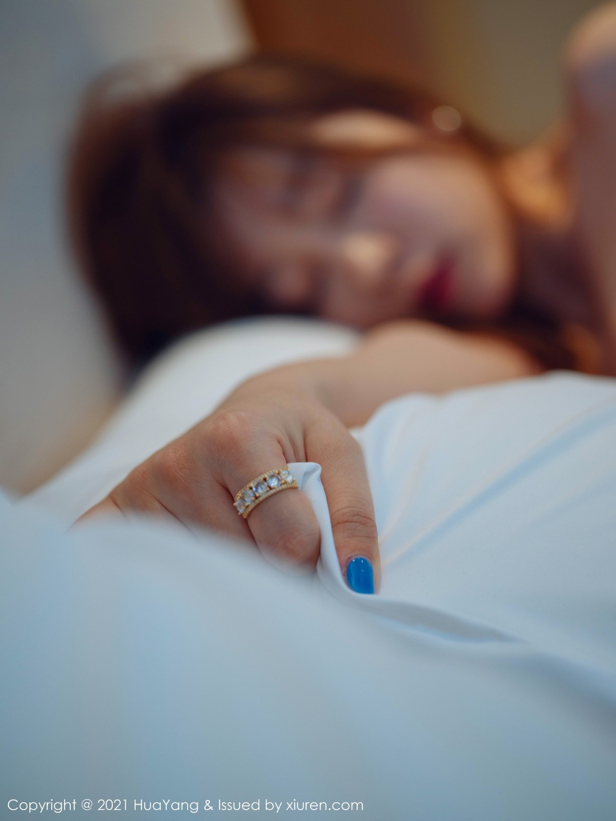 jpxgmn.cc[HuaYang花漾]Vol.382_女神王雨纯厦门旅拍私房床上黑色蕾丝情趣内衣露豪乳诱惑写真54P