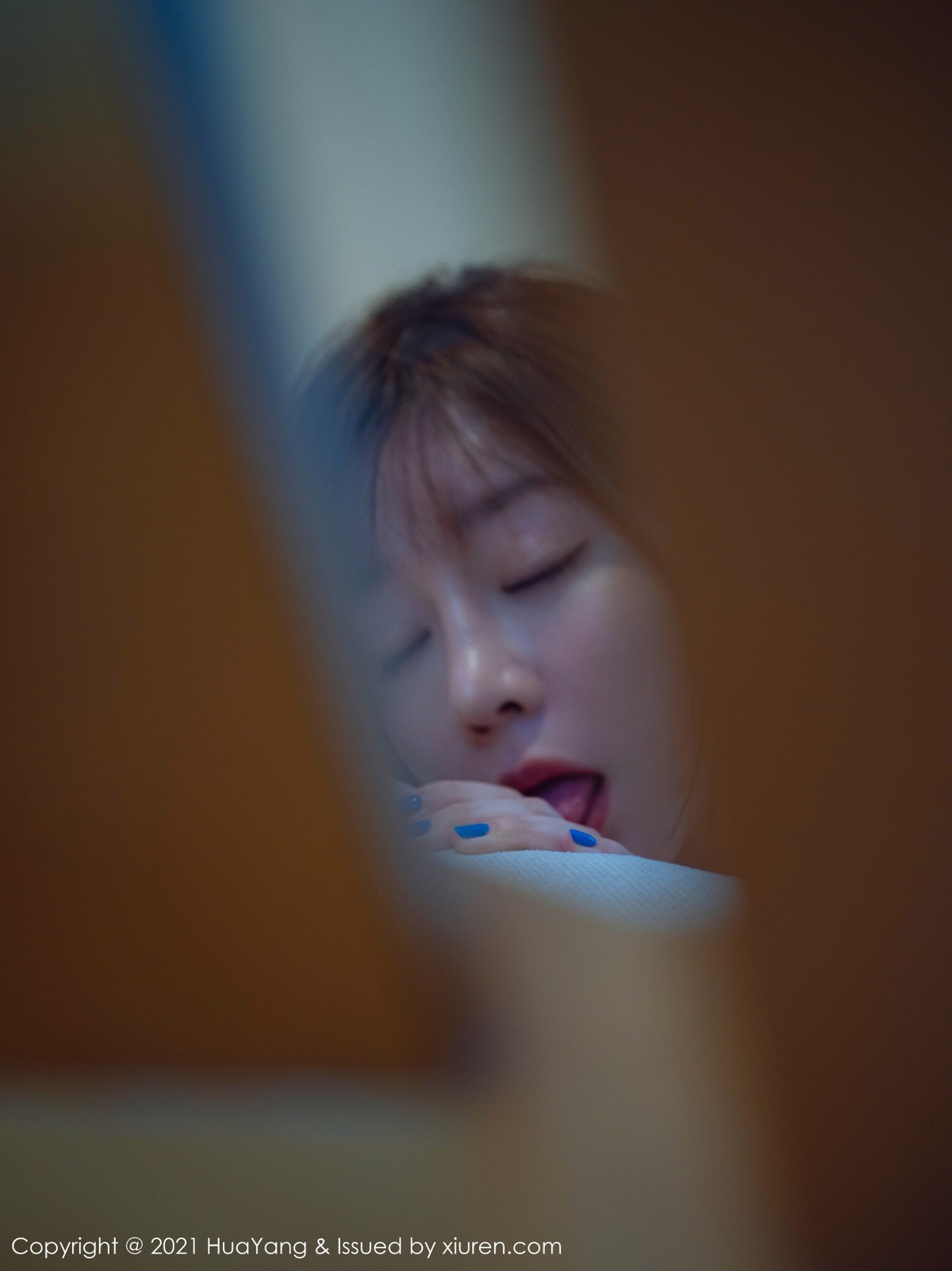 jpxgmn.cc[HuaYang花漾]Vol.382_女神王雨纯厦门旅拍私房床上黑色蕾丝情趣内衣露豪乳诱惑写真54P