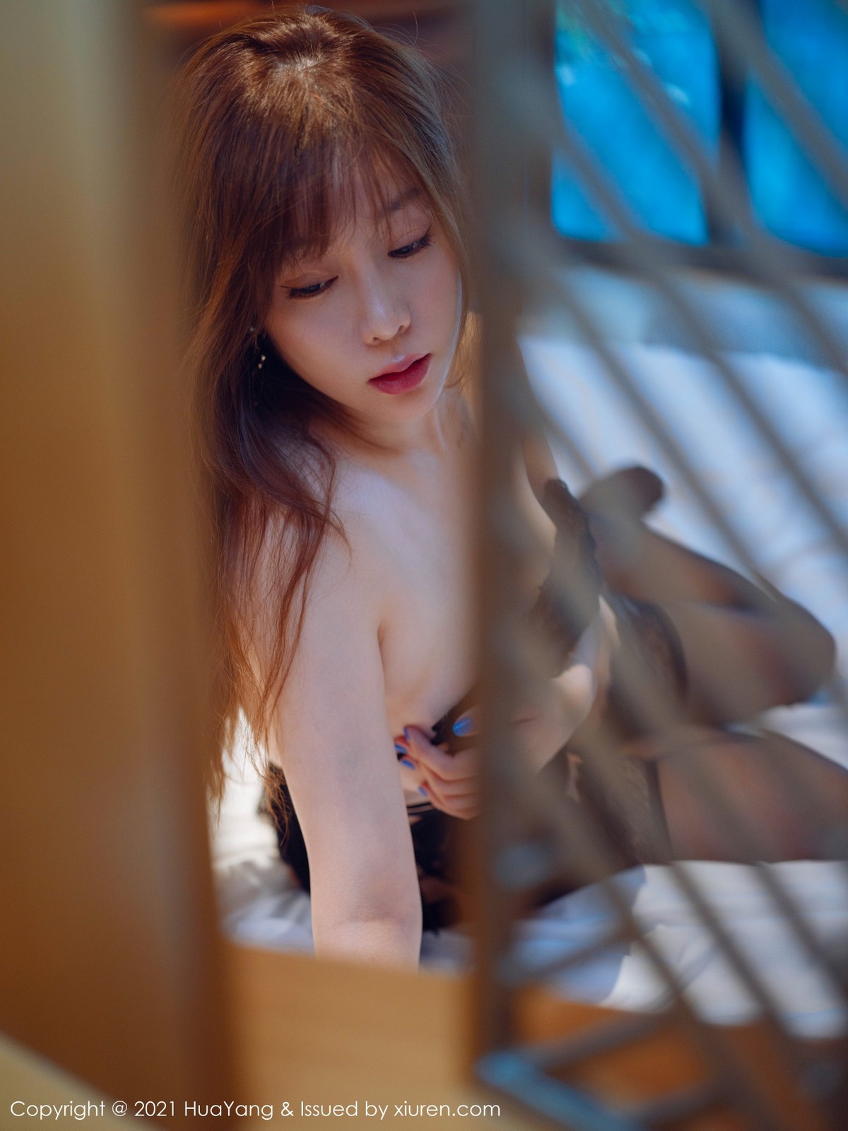 jpxgmn.cc[HuaYang花漾]Vol.382_女神王雨纯厦门旅拍私房床上黑色蕾丝情趣内衣露豪乳诱惑写真54P