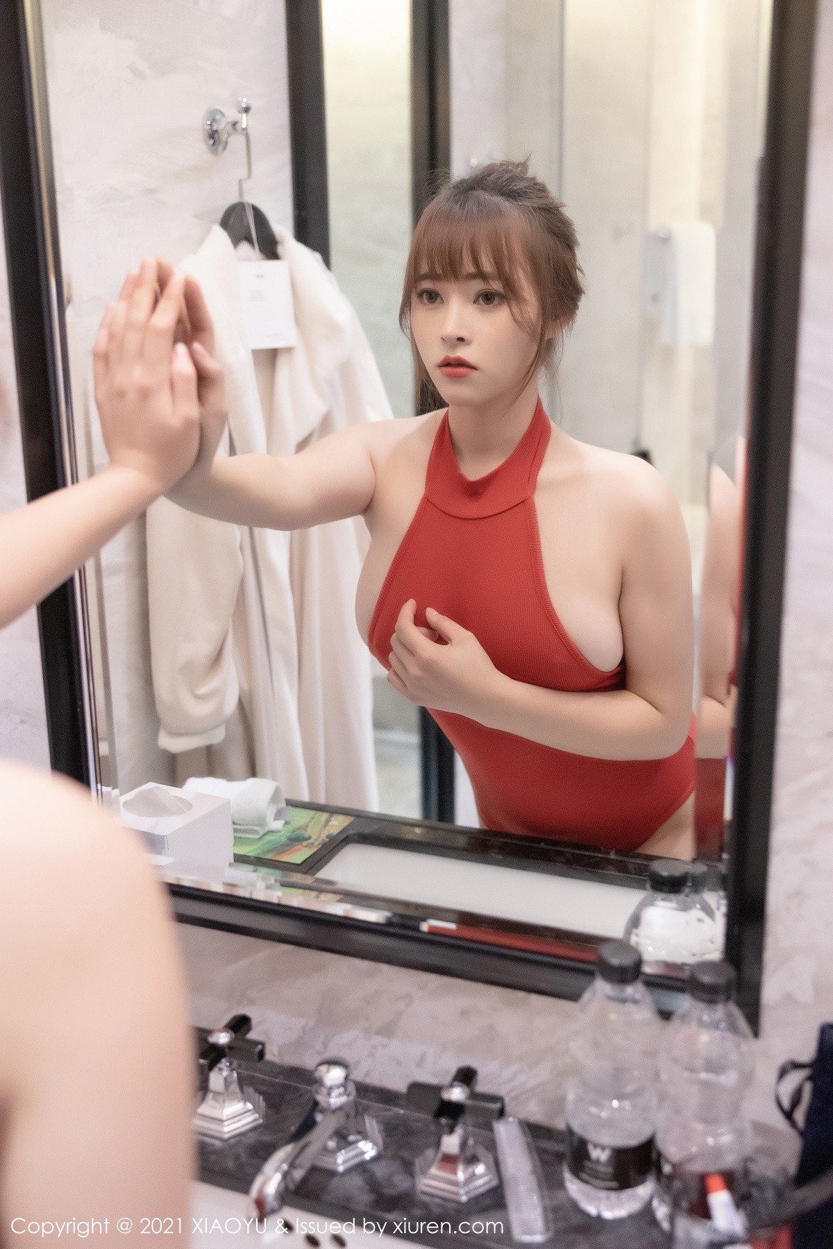 jpxgmn.cc[XiaoYu画语界]Vol.500_嫩模奈沐子私房浴缸猩红连衣服饰配黑丝袜湿身极致魅惑写真50P