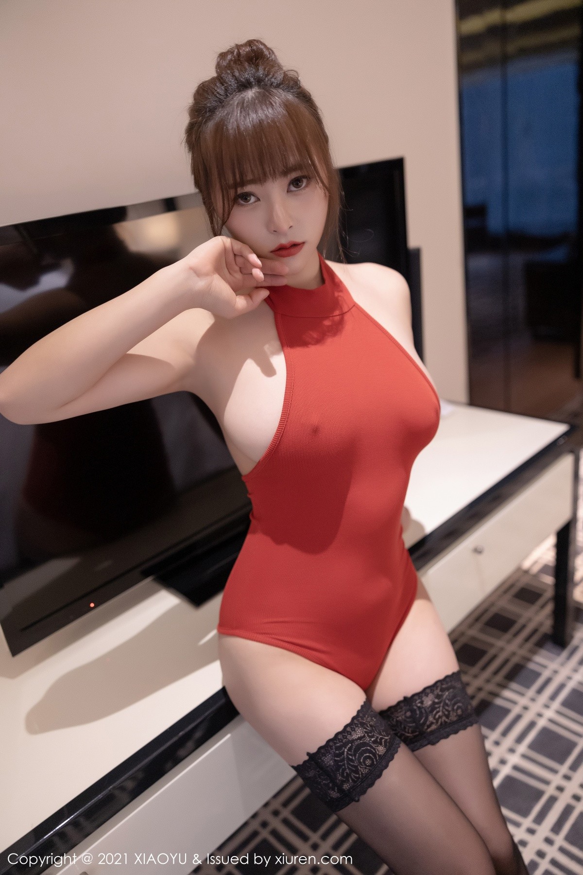 jpxgmn.cc[XiaoYu画语界]Vol.500_嫩模奈沐子私房浴缸猩红连衣服饰配黑丝袜湿身极致魅惑写真50P