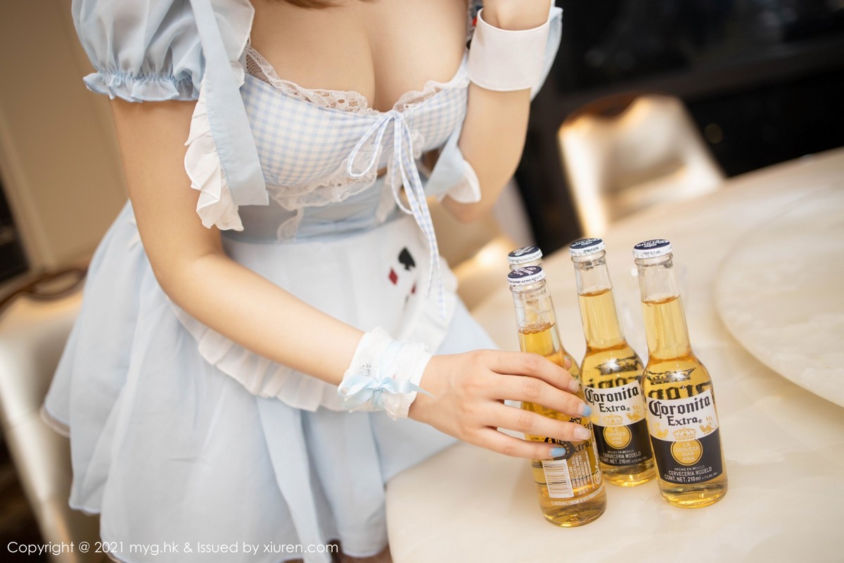 jpxgmn.cc[MyGirl美媛馆]Vol.504_女神绮里嘉Carina白色格子女仆装配白丝网袜极致魅惑写真70P