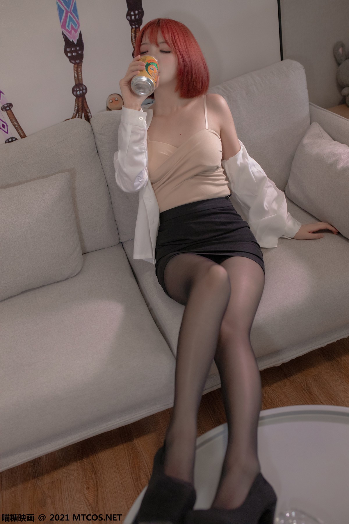 jpxgmn.cc[喵糖映画]Vol.379_白衬衣美少女私房性感黑短裙配黑丝裤袜秀美腿迷人诱惑写真26P