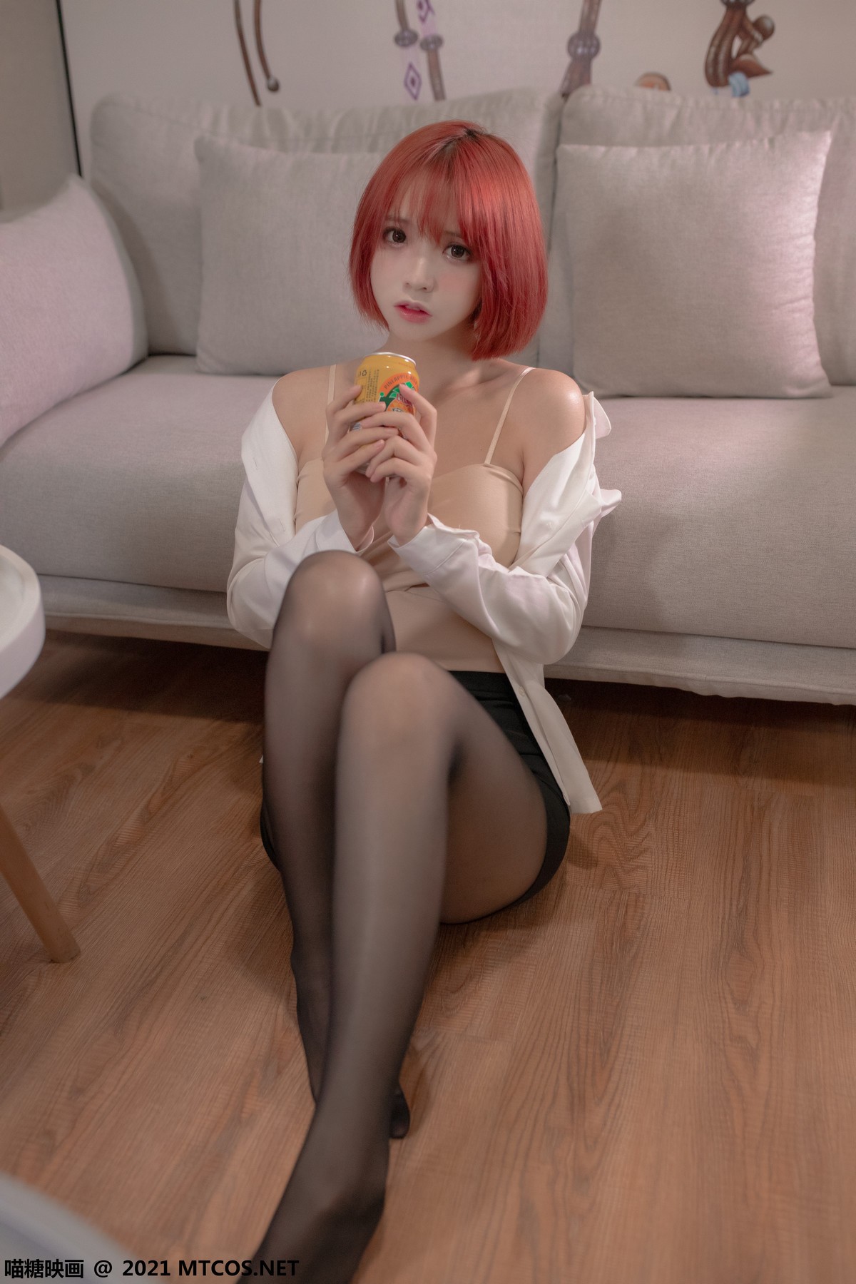 jpxgmn.cc[喵糖映画]Vol.379_白衬衣美少女私房性感黑短裙配黑丝裤袜秀美腿迷人诱惑写真26P