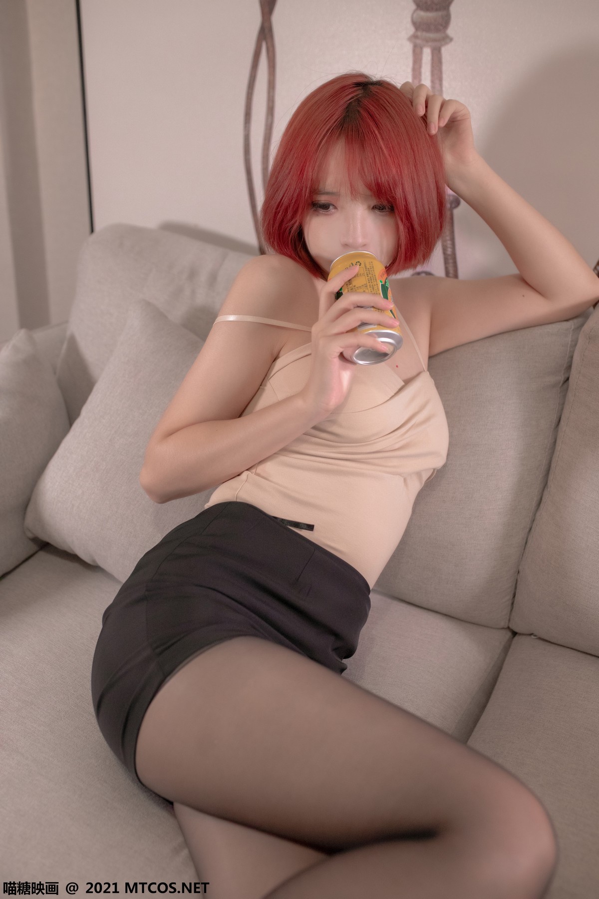 jpxgmn.cc[喵糖映画]Vol.379_白衬衣美少女私房性感黑短裙配黑丝裤袜秀美腿迷人诱惑写真26P