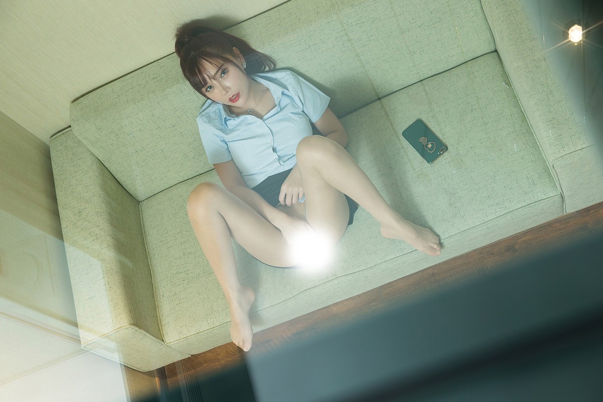 jpxgmn.cc[Toutiao头条女神]No.S048_嫩模玄子凤舞白沙主题私房黑裙下无内肉丝裤袜诱惑写真48P