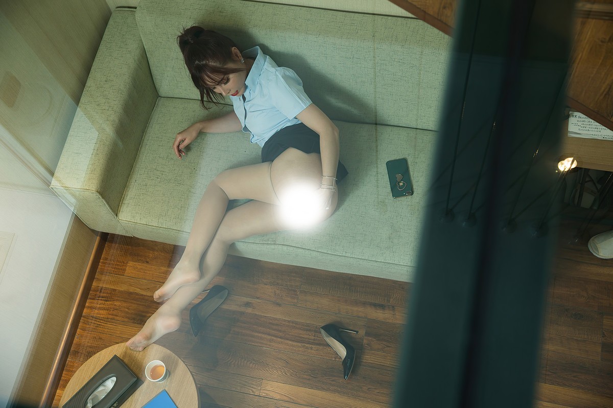 jpxgmn.cc[Toutiao头条女神]No.S048_嫩模玄子凤舞白沙主题私房黑裙下无内肉丝裤袜诱惑写真48P