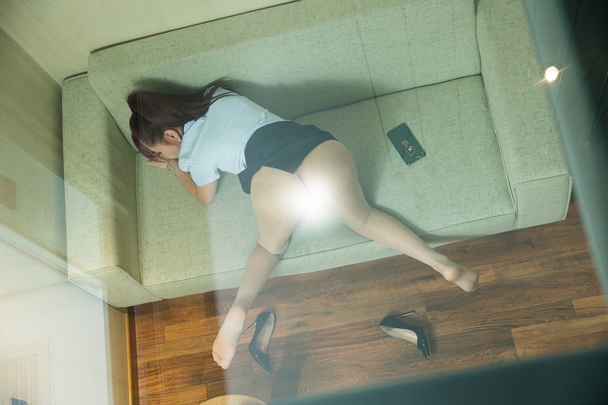 jpxgmn.cc[Toutiao头条女神]No.S048_嫩模玄子凤舞白沙主题私房黑裙下无内肉丝裤袜诱惑写真48P