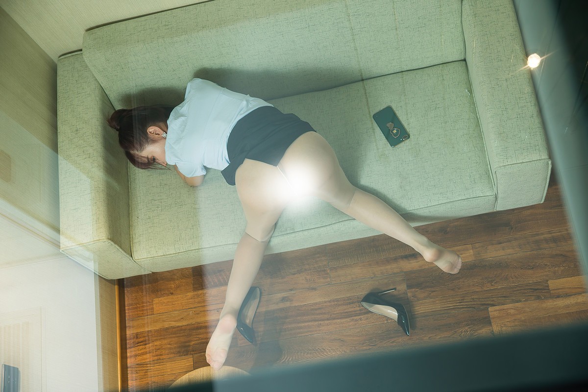 jpxgmn.cc[Toutiao头条女神]No.S048_嫩模玄子凤舞白沙主题私房黑裙下无内肉丝裤袜诱惑写真48P