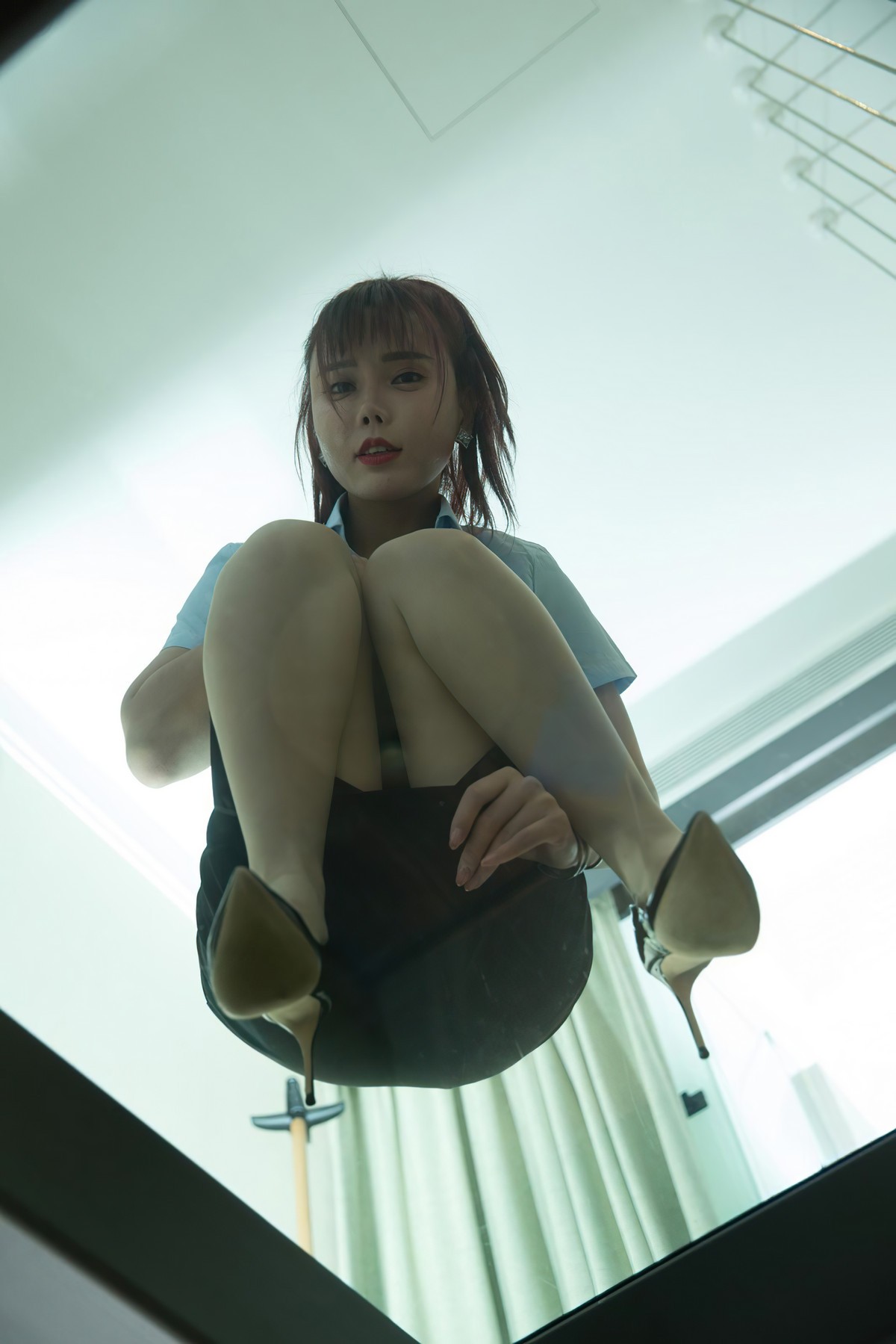 jpxgmn.cc[Toutiao头条女神]No.S048_嫩模玄子凤舞白沙主题私房黑裙下无内肉丝裤袜诱惑写真48P