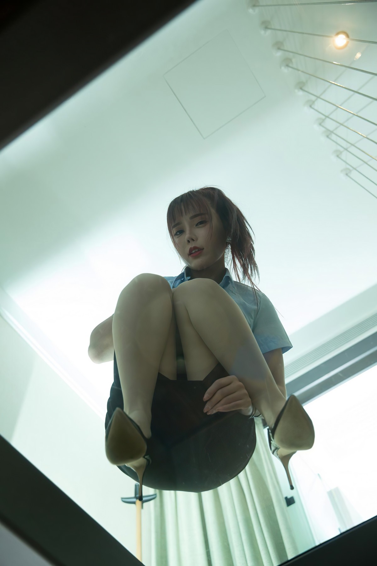 jpxgmn.cc[Toutiao头条女神]No.S048_嫩模玄子凤舞白沙主题私房黑裙下无内肉丝裤袜诱惑写真48P