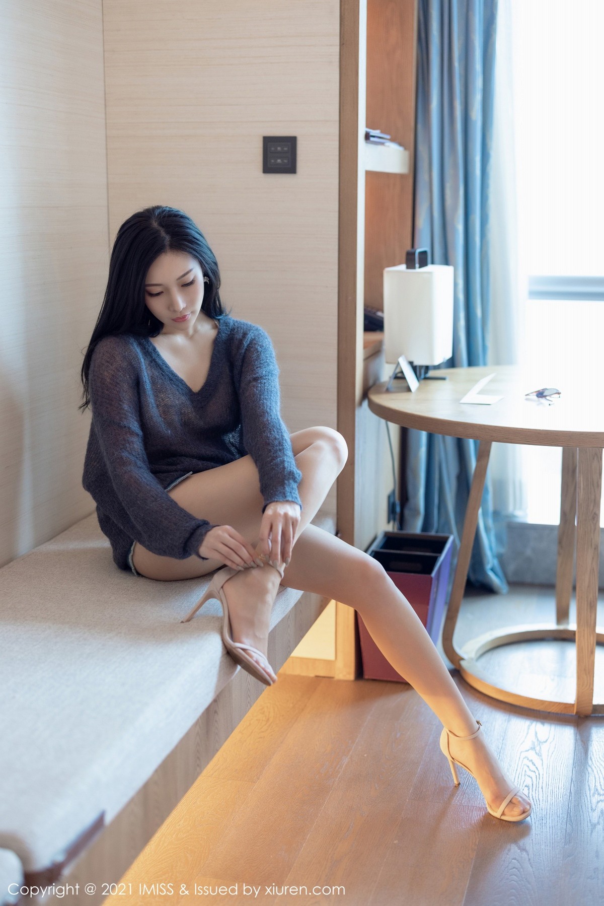 jpxgmn.cc[IMISS爱蜜社]Vol.571_女神小狐狸Kathryn时尚牛仔裤街拍+私房性感内衣诱惑写真68P