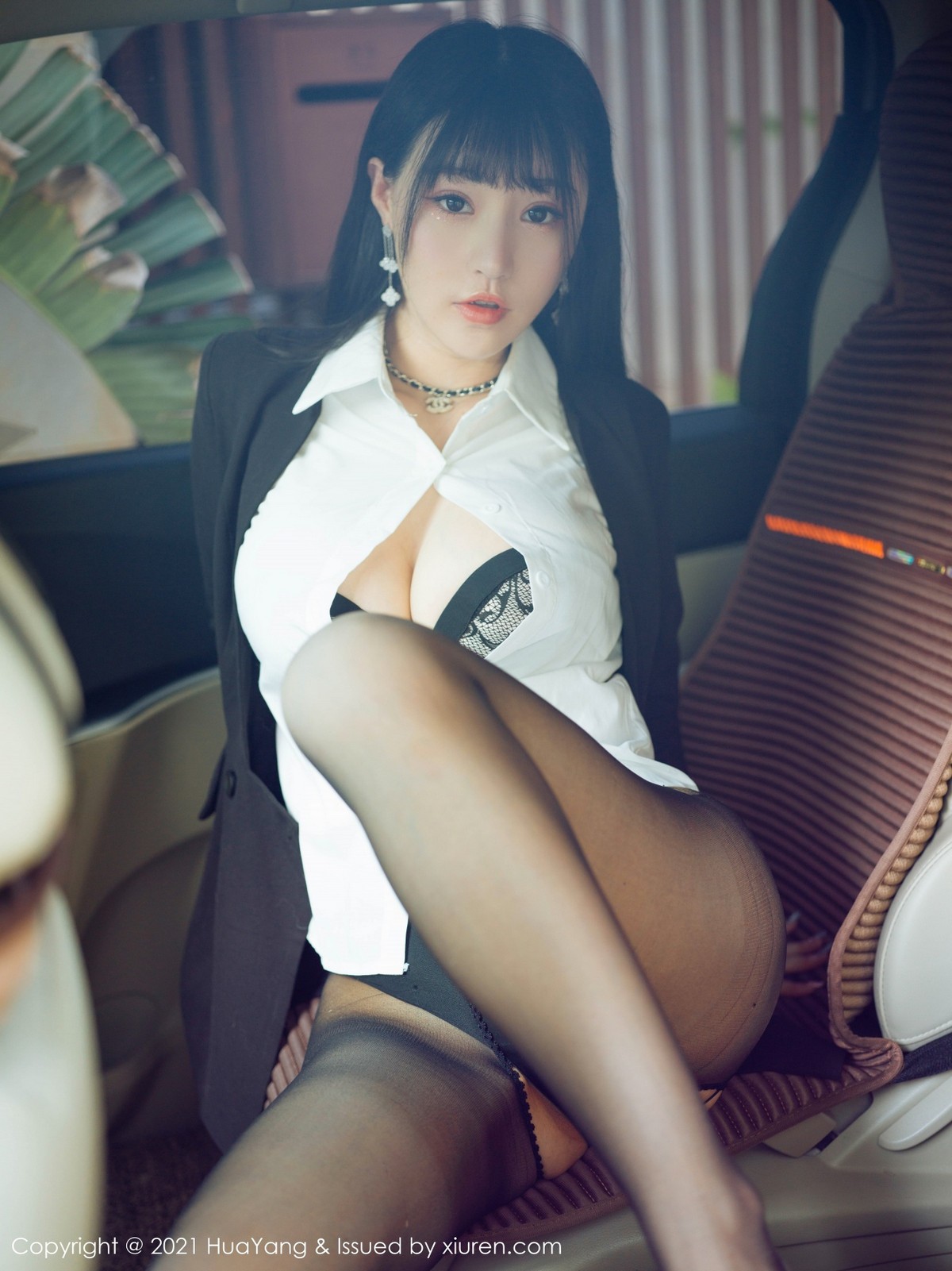jpxgmn.cc[HuaYang花漾]Vol.383_女神朱可儿Flower三亚旅拍车拍系列主题半脱露豪乳诱惑写真73P