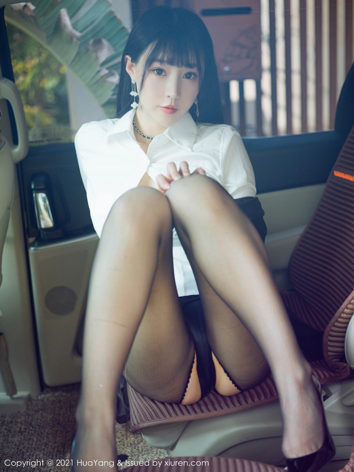 jpxgmn.cc[HuaYang花漾]Vol.383_女神朱可儿Flower三亚旅拍车拍系列主题半脱露豪乳诱惑写真73P