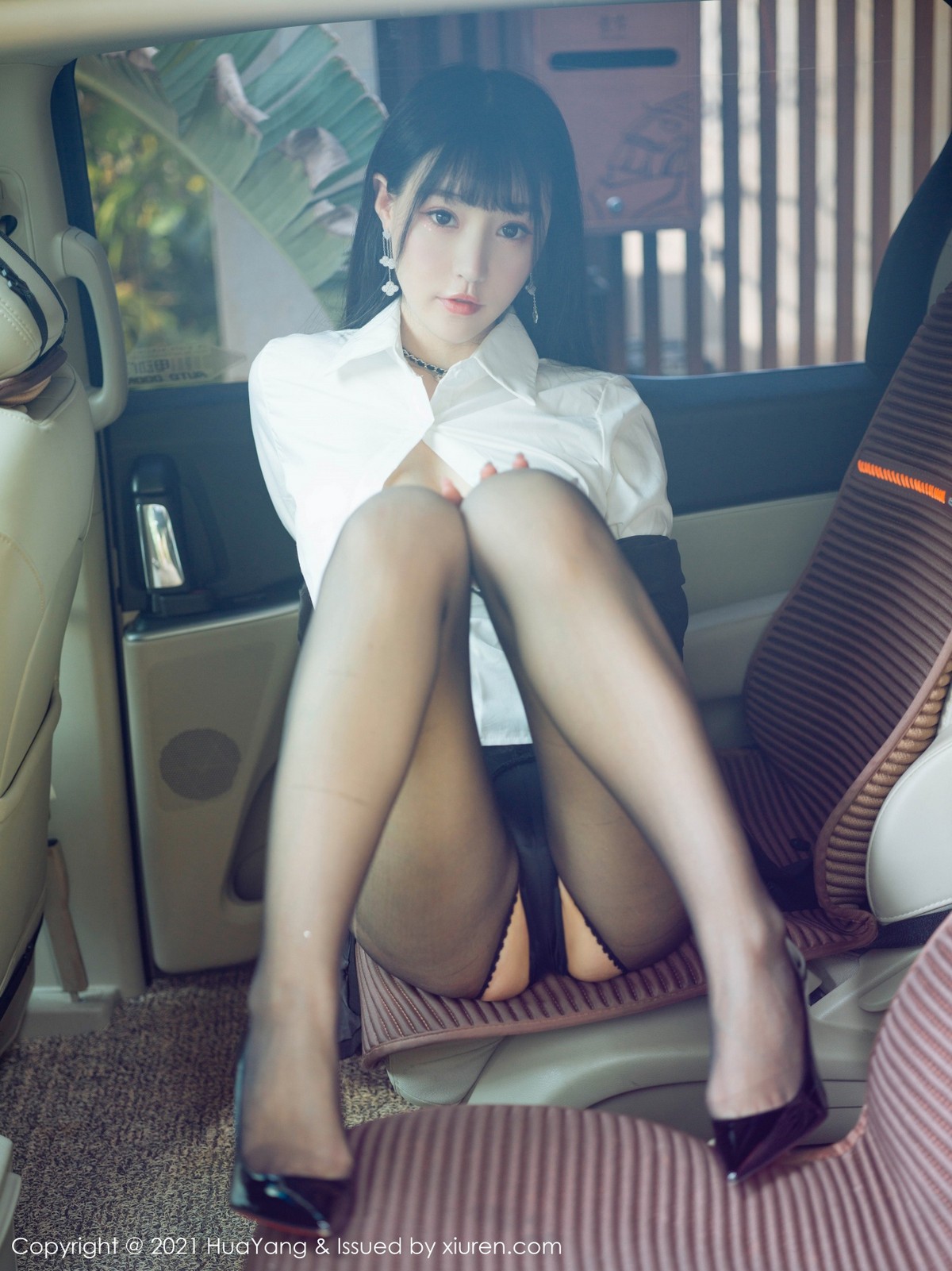 jpxgmn.cc[HuaYang花漾]Vol.383_女神朱可儿Flower三亚旅拍车拍系列主题半脱露豪乳诱惑写真73P