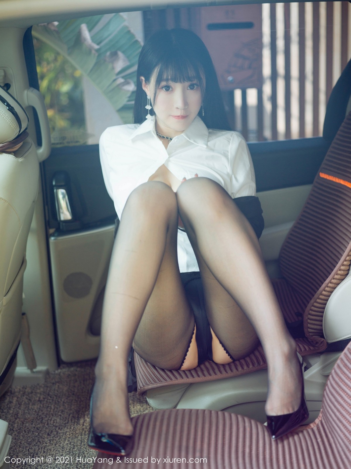 jpxgmn.cc[HuaYang花漾]Vol.383_女神朱可儿Flower三亚旅拍车拍系列主题半脱露豪乳诱惑写真73P