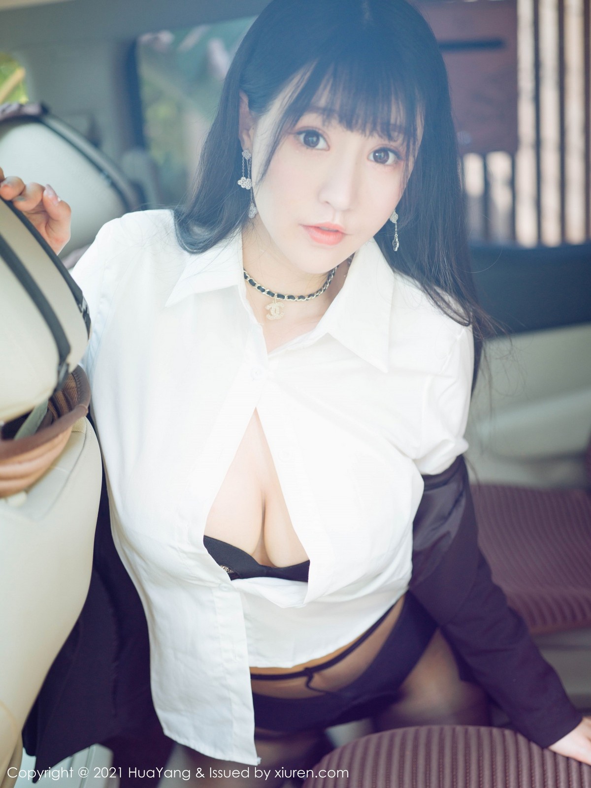 jpxgmn.cc[HuaYang花漾]Vol.383_女神朱可儿Flower三亚旅拍车拍系列主题半脱露豪乳诱惑写真73P