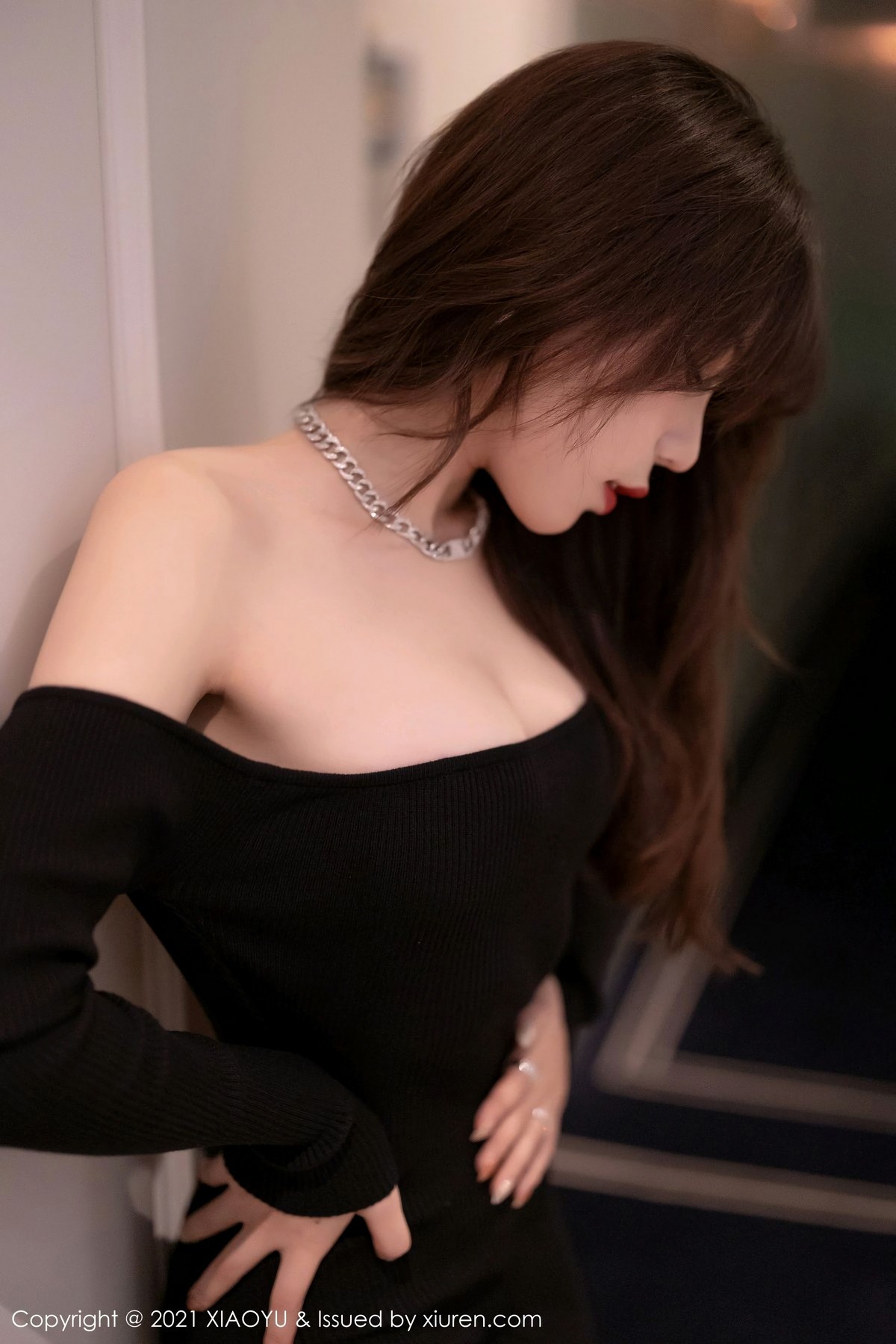jpxgmn.cc[XiaoYu画语界]Vol.502_女神芝芝Booty私房开背礼裙配开档肉丝裤袜秀翘臀诱惑写真80P