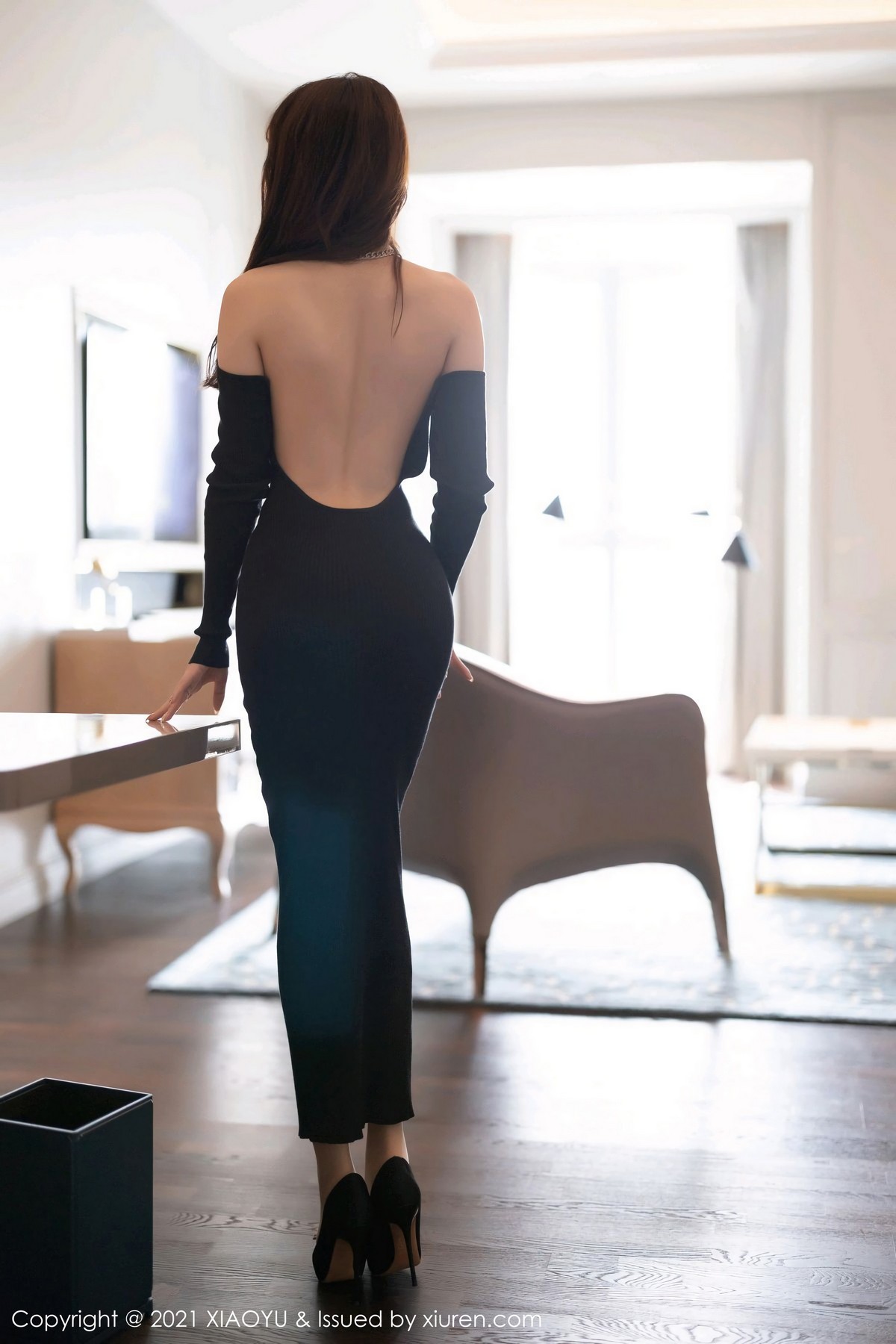 jpxgmn.cc[XiaoYu画语界]Vol.502_女神芝芝Booty私房开背礼裙配开档肉丝裤袜秀翘臀诱惑写真80P