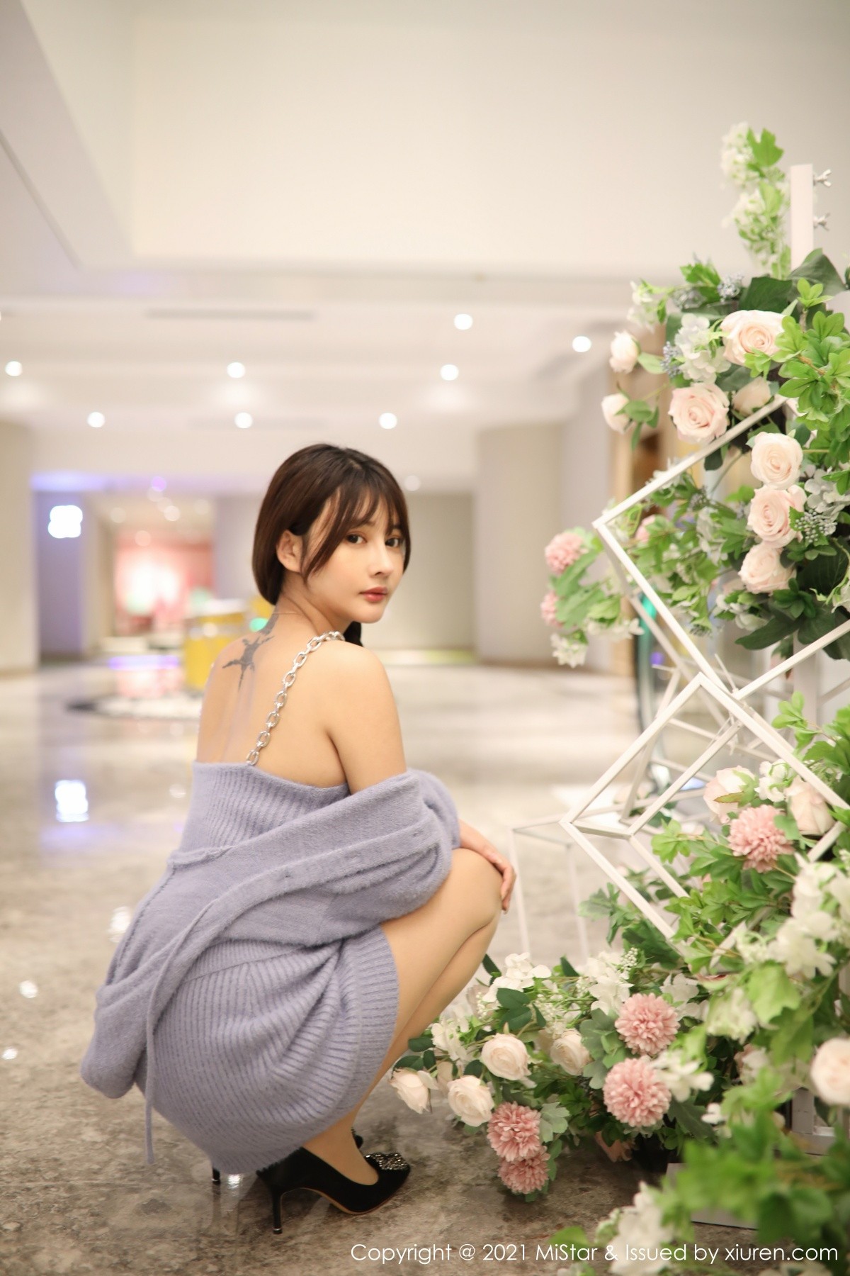 jpxgmn.cc[MiStar魅妍社]Vol.329_嫩模萌奈子室外性感毛衣套装配超薄肉丝裤袜迷人诱惑写真50P