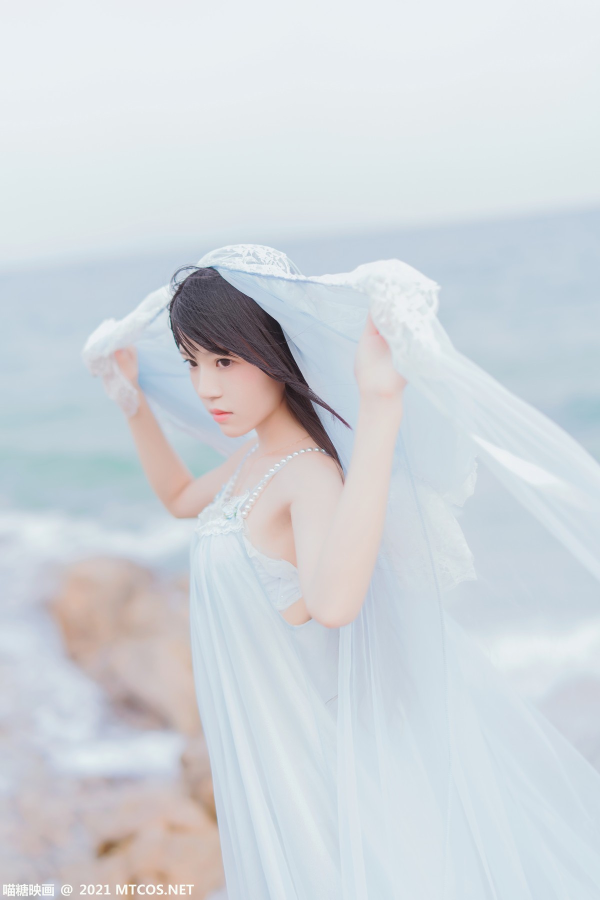jpxgmn.cc[喵糖映画]Vol.380_长发美少女海边清纯吊带长裙随风飘逸清爽迷人写真20P