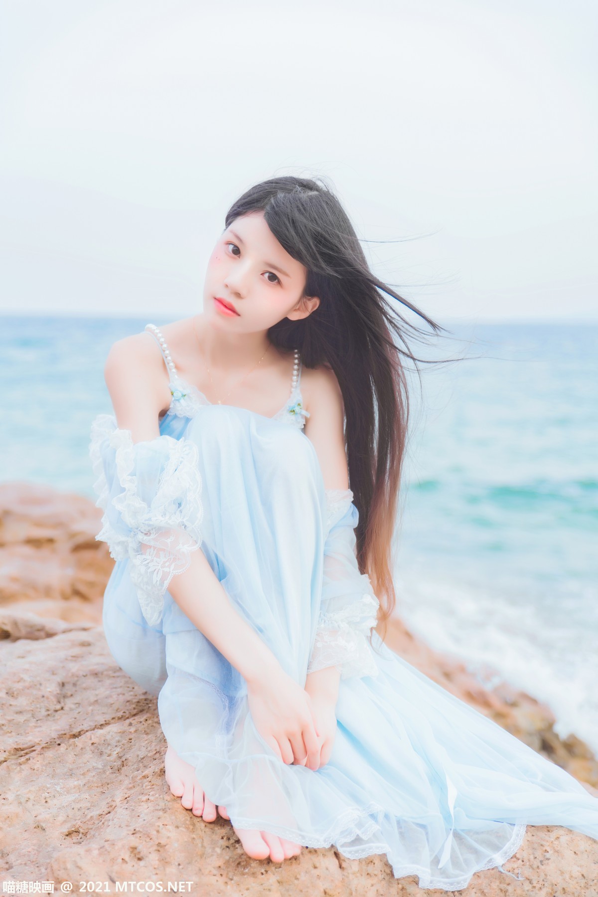 jpxgmn.cc[喵糖映画]Vol.380_长发美少女海边清纯吊带长裙随风飘逸清爽迷人写真20P