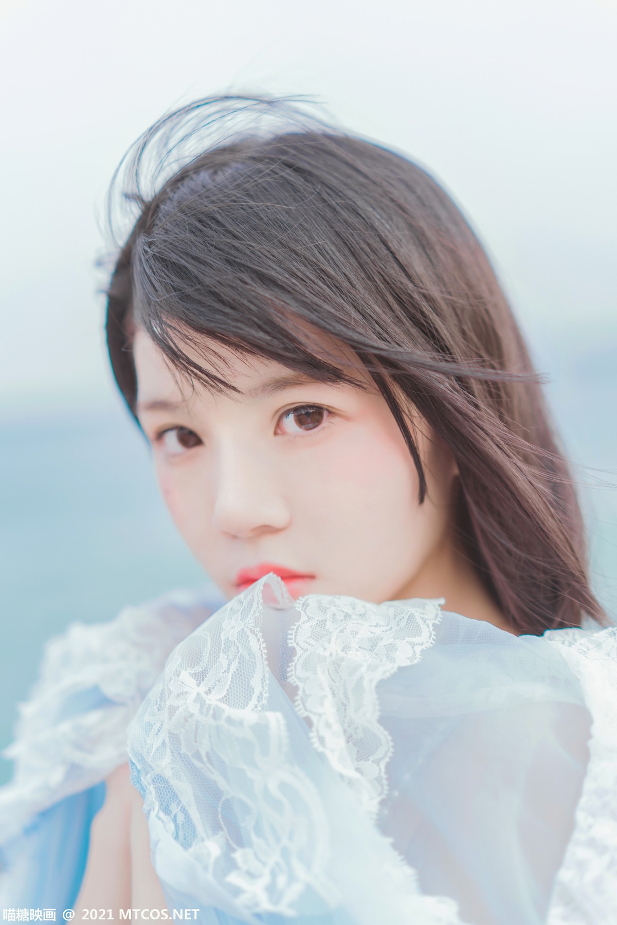 jpxgmn.cc[喵糖映画]Vol.380_长发美少女海边清纯吊带长裙随风飘逸清爽迷人写真20P