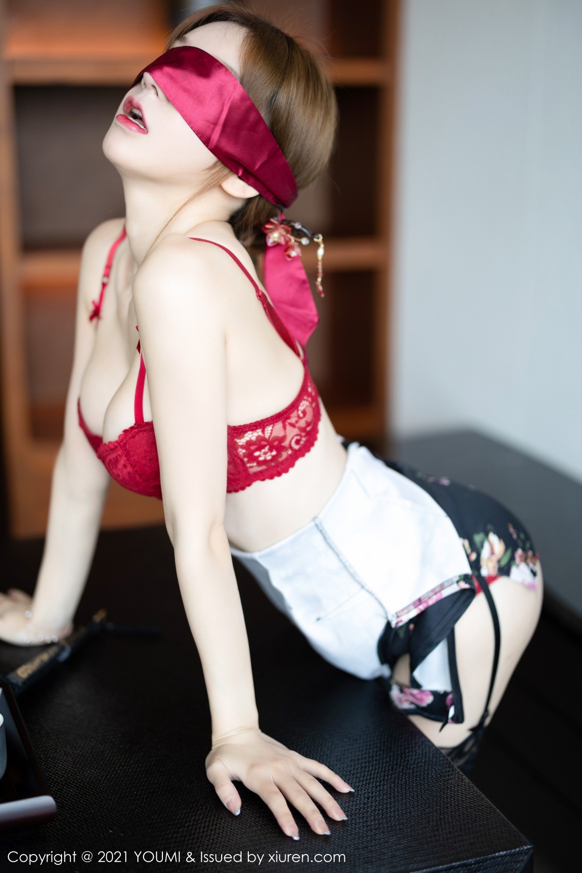 jpxgmn.cc[YouMi尤蜜荟]Vol.625_女神周于希Sandy厦门旅拍脱古韵旗袍露蕾丝内衣完美诱惑写真56P