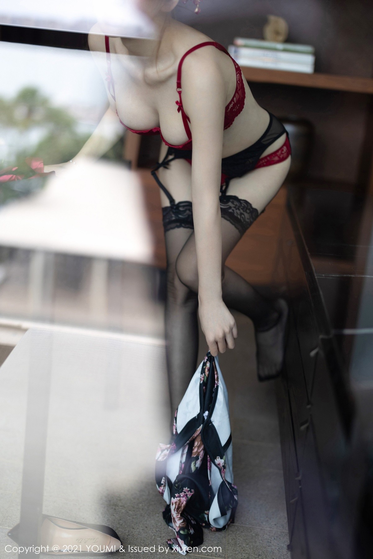 jpxgmn.cc[YouMi尤蜜荟]Vol.625_女神周于希Sandy厦门旅拍脱古韵旗袍露蕾丝内衣完美诱惑写真56P