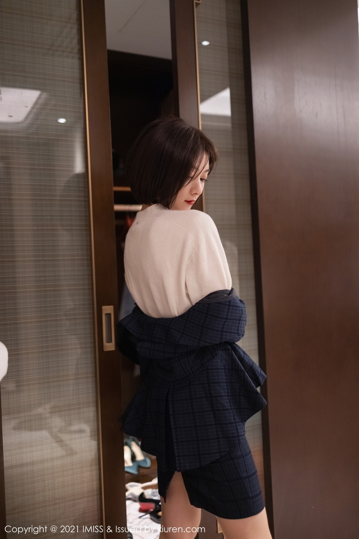 jpxgmn.cc[IMISS爱蜜社]Vol.575_女神Angela00职场制服主题私房浴室粉色睡衣湿身诱惑写真54P