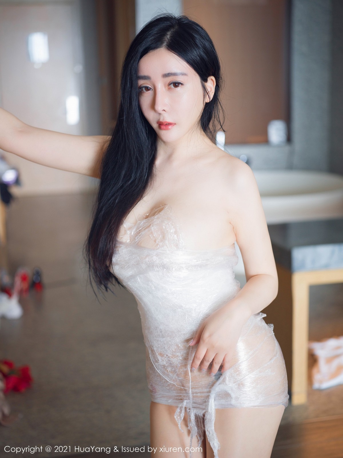 jpxgmn.cc[HuaYang花漾]Vol.388_女神允爾三亚旅拍私房保鲜膜裹身秀丰满身材傲人豪乳诱惑写真40P