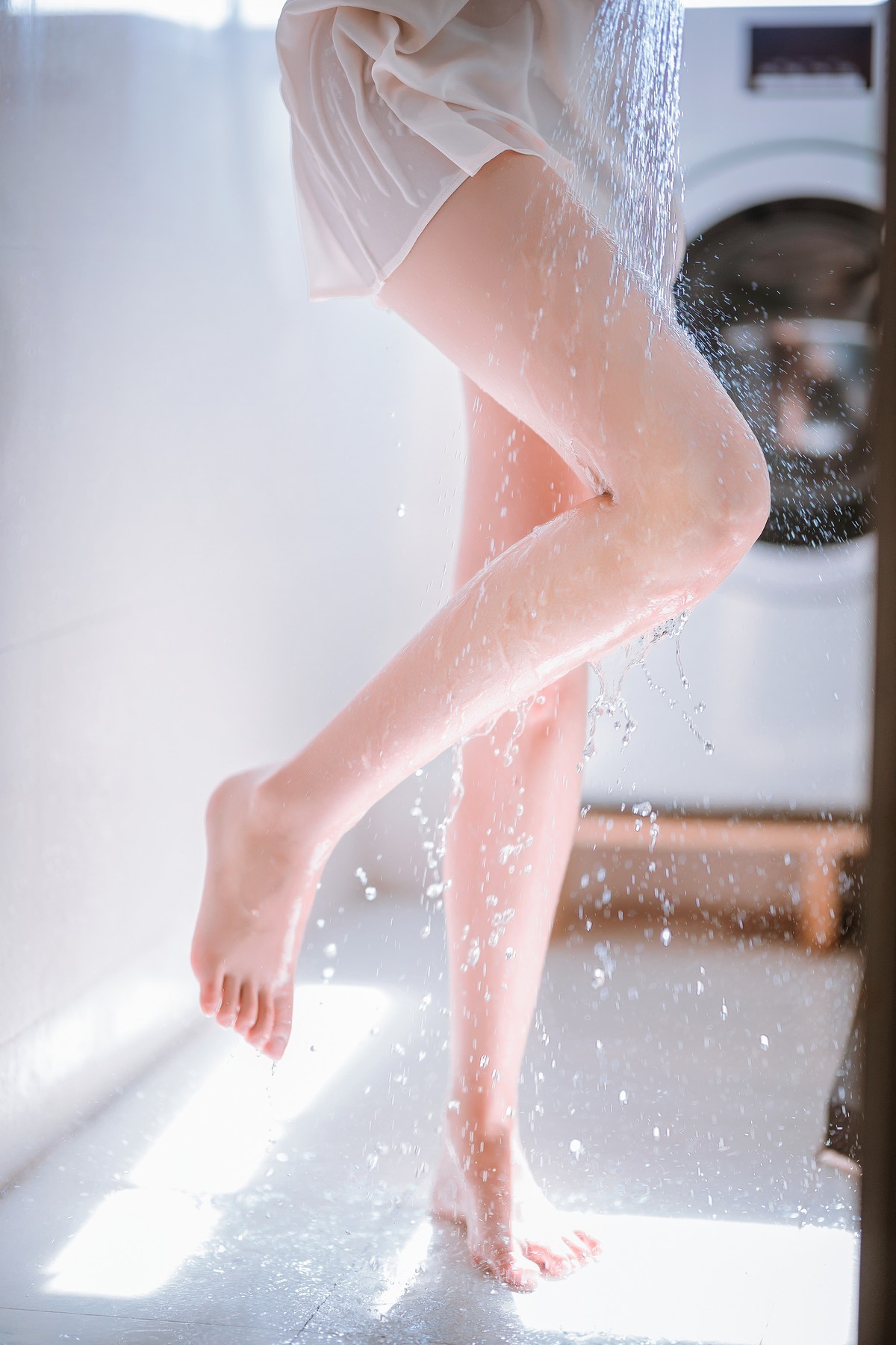 jpxgmn.cc[喵糖映画]Vol.382_靓丽美女私房浴室白色丝质吊裙湿身秀火辣身材极致诱惑写真20P