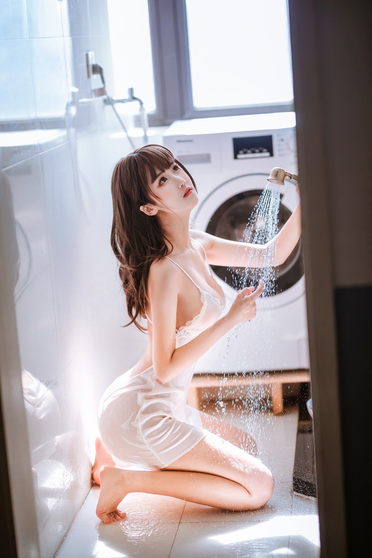 jpxgmn.cc[喵糖映画]Vol.382_靓丽美女私房浴室白色丝质吊裙湿身秀火辣身材极致诱惑写真20P