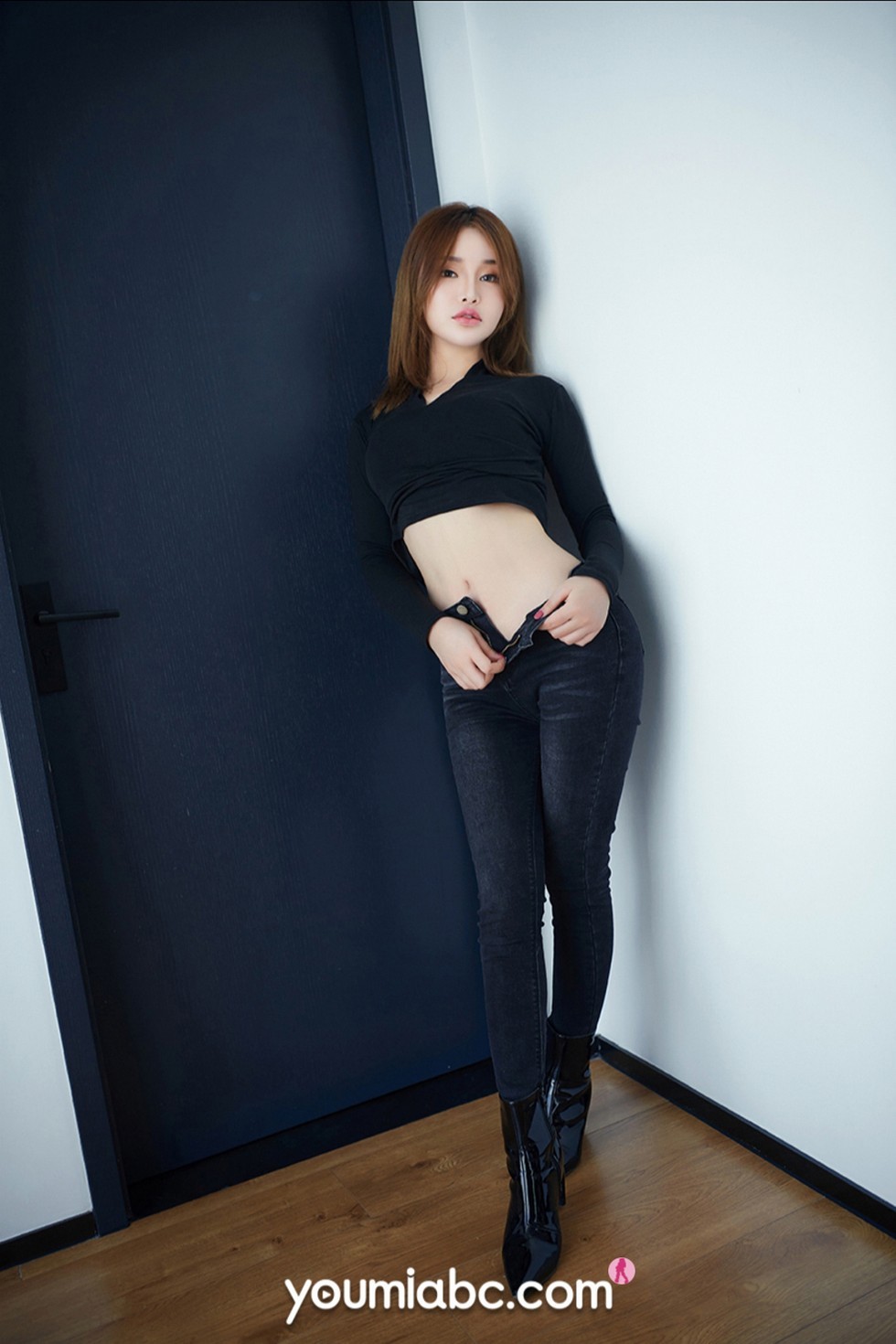 jpxgmn.cc[YouMi尤蜜]Vol.646_嫩模陈宇曦私房脱紧身牛仔裤露白嫩翘臀极致诱惑写真34P