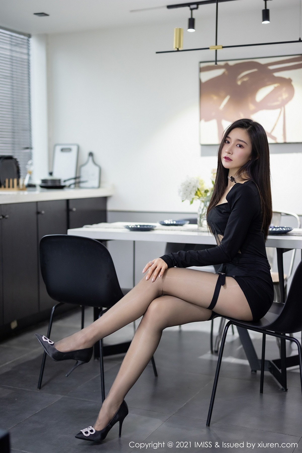 jpxgmn.cc[IMISS爱蜜社]Vol.576_气质美女Vanessa脱典雅服饰露性感内衣黑丝裤袜极致魅惑写真76P