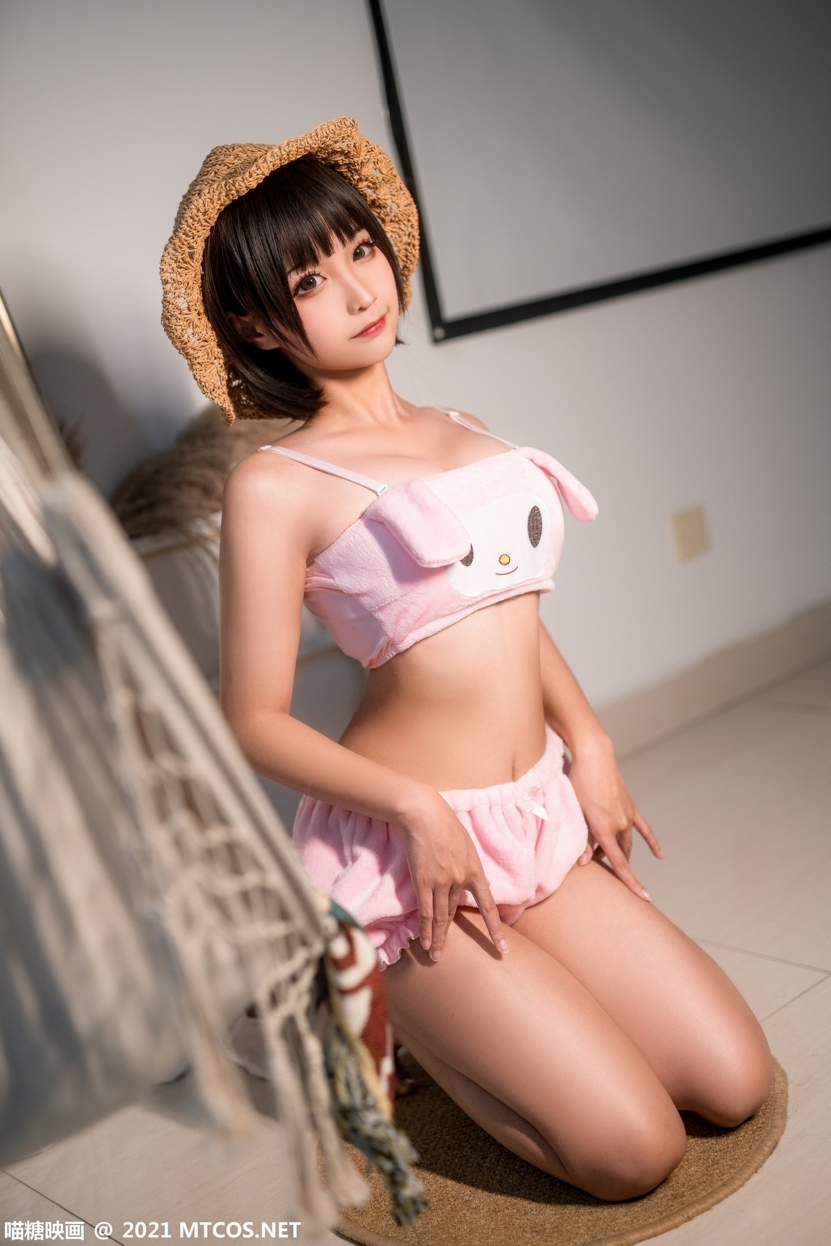 jpxgmn.cc[喵糖映画]Vol.383_草帽美少女私房粉色性感佩蒂睡衣秀完美身材迷人诱惑写真20P