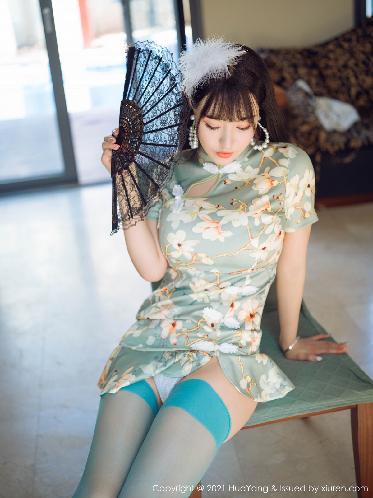 jpxgmn.cc[HuaYang花漾]Vol.390_女神朱可儿Flower三亚旅拍青瓷旗袍配蕾丝内裤秀翘臀诱惑写真68P