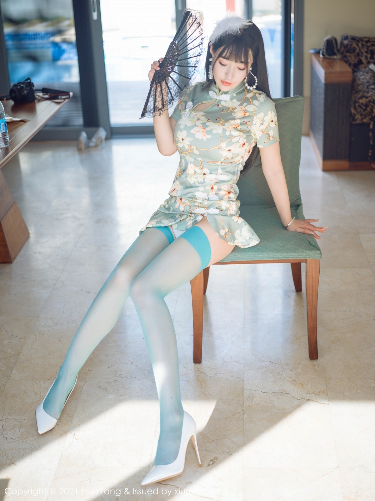 jpxgmn.cc[HuaYang花漾]Vol.390_女神朱可儿Flower三亚旅拍青瓷旗袍配蕾丝内裤秀翘臀诱惑写真68P