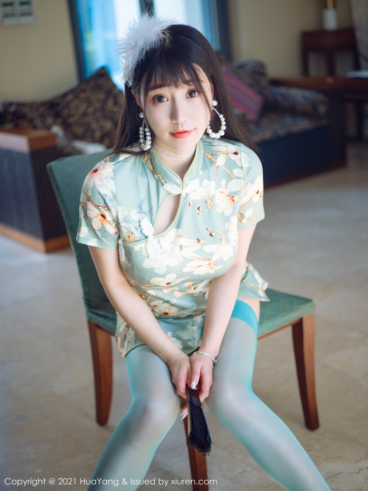 jpxgmn.cc[HuaYang花漾]Vol.390_女神朱可儿Flower三亚旅拍青瓷旗袍配蕾丝内裤秀翘臀诱惑写真68P