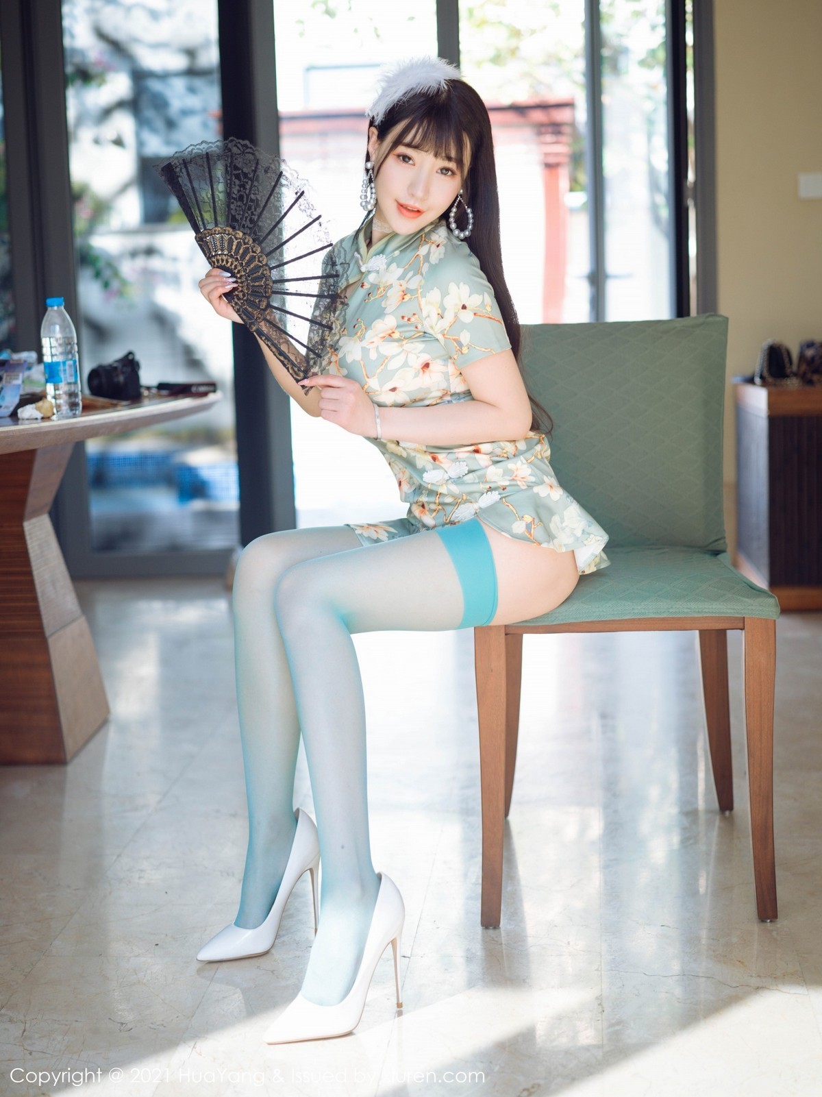 jpxgmn.cc[HuaYang花漾]Vol.390_女神朱可儿Flower三亚旅拍青瓷旗袍配蕾丝内裤秀翘臀诱惑写真68P
