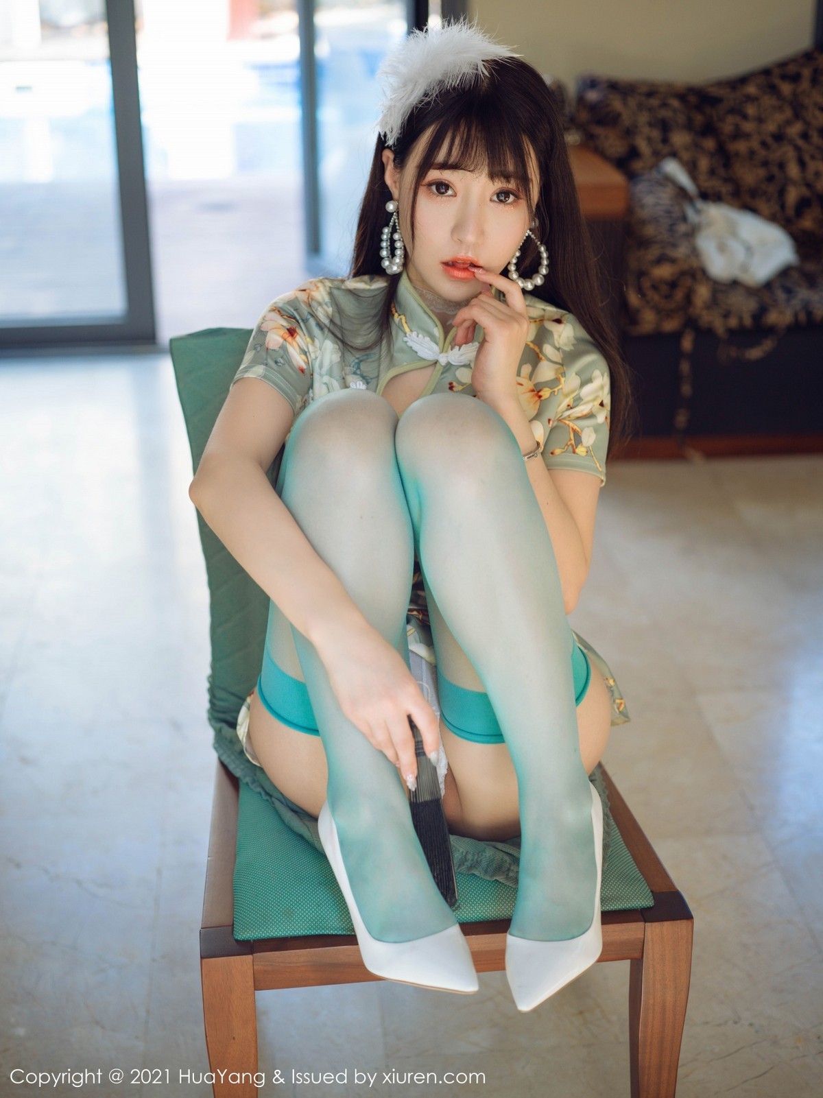 jpxgmn.cc[HuaYang花漾]Vol.390_女神朱可儿Flower三亚旅拍青瓷旗袍配蕾丝内裤秀翘臀诱惑写真68P