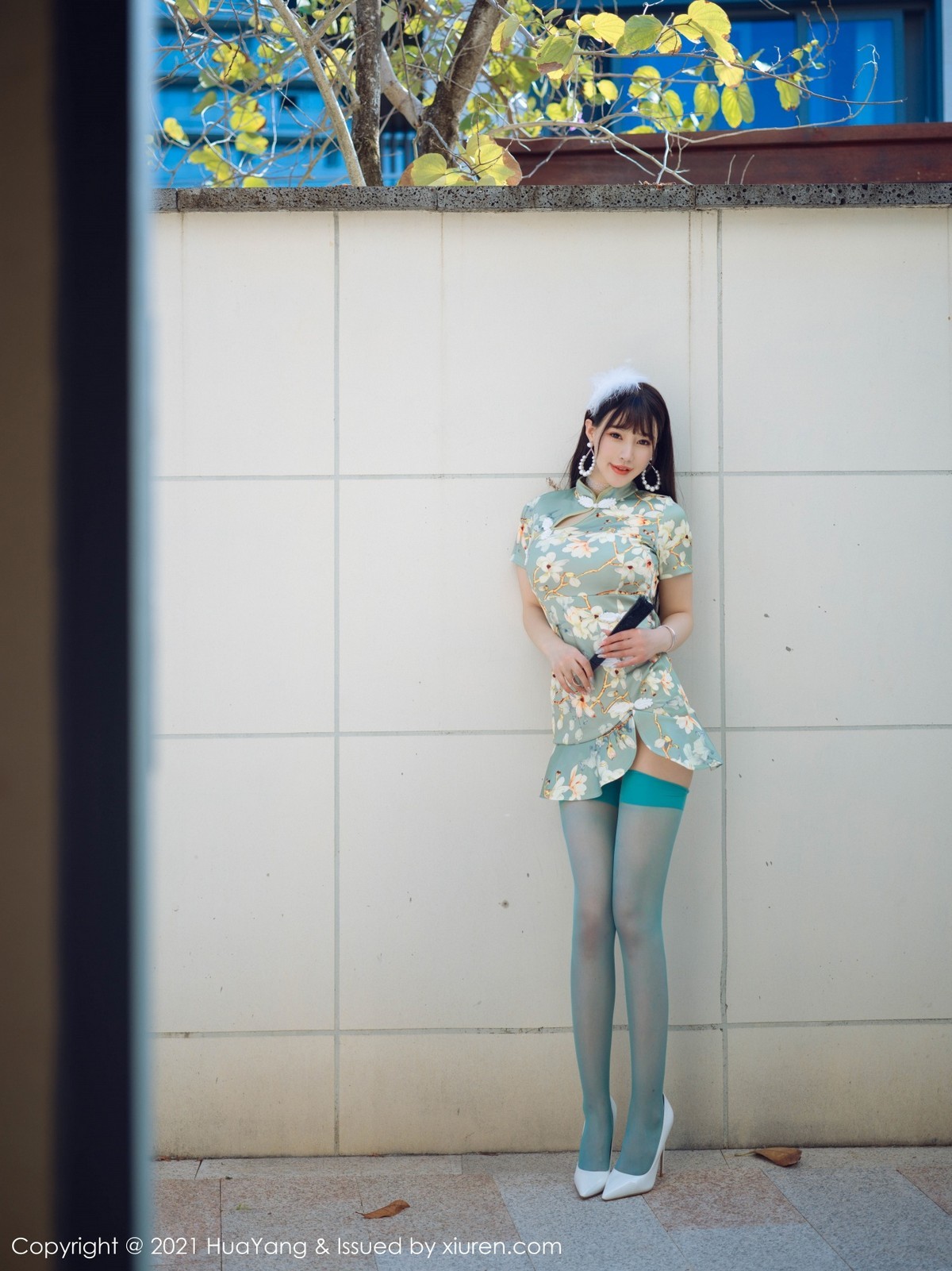 jpxgmn.cc[HuaYang花漾]Vol.390_女神朱可儿Flower三亚旅拍青瓷旗袍配蕾丝内裤秀翘臀诱惑写真68P