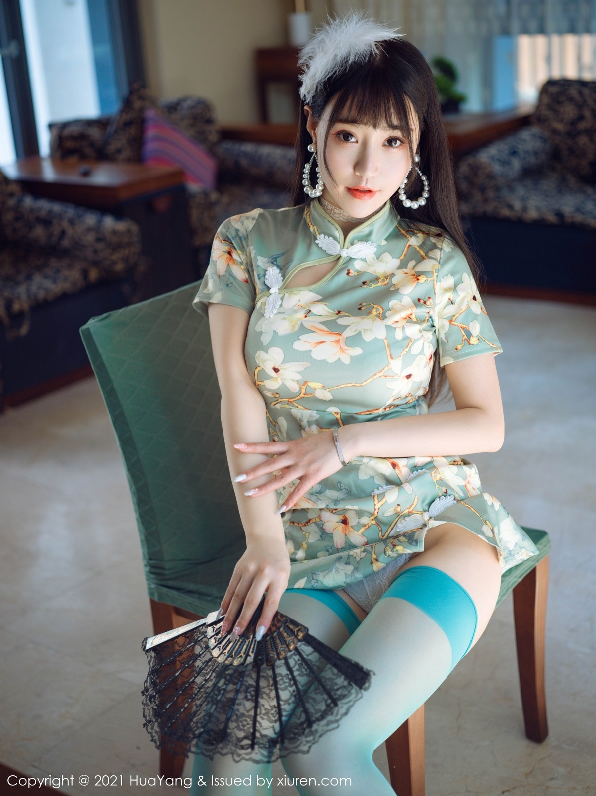 jpxgmn.cc[HuaYang花漾]Vol.390_女神朱可儿Flower三亚旅拍青瓷旗袍配蕾丝内裤秀翘臀诱惑写真68P