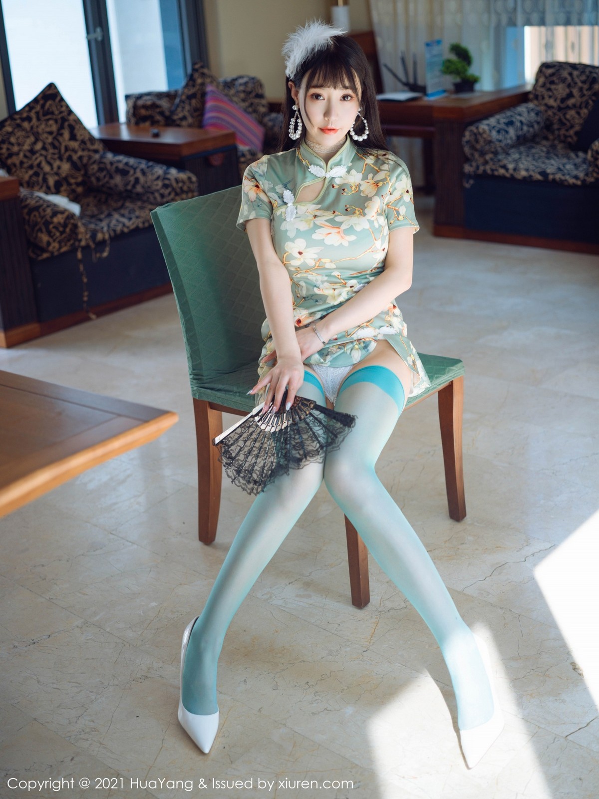 jpxgmn.cc[HuaYang花漾]Vol.390_女神朱可儿Flower三亚旅拍青瓷旗袍配蕾丝内裤秀翘臀诱惑写真68P