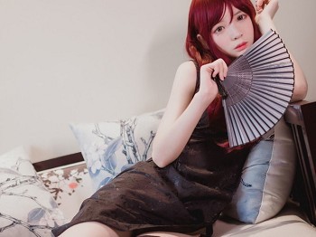 Vol.385_红色秀发青春美女私人性感黑色中式配黑色蕾丝袜秀美腿骚扰写真20P
