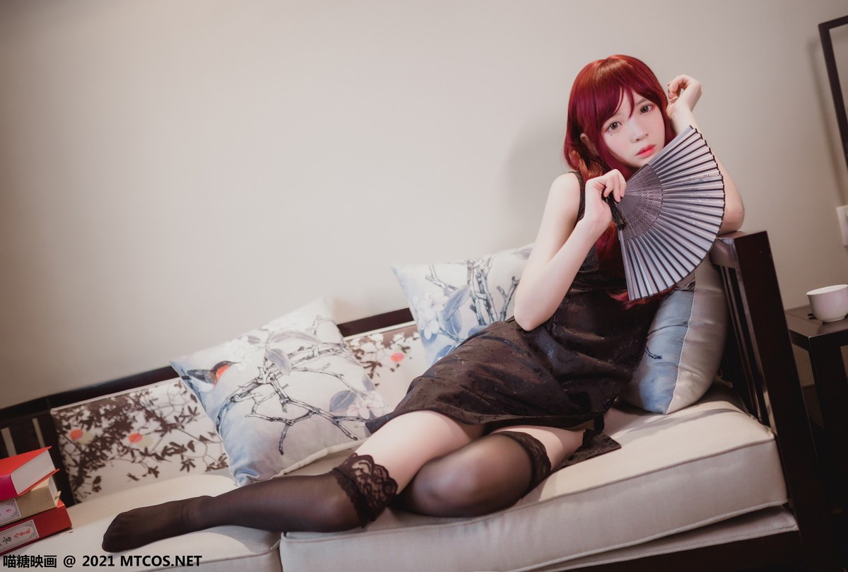 jpxgmn.cc[喵糖映画]Vol.385_红色秀发美女私房性感黑色旗袍配黑色蕾丝袜秀美腿诱惑写真20P