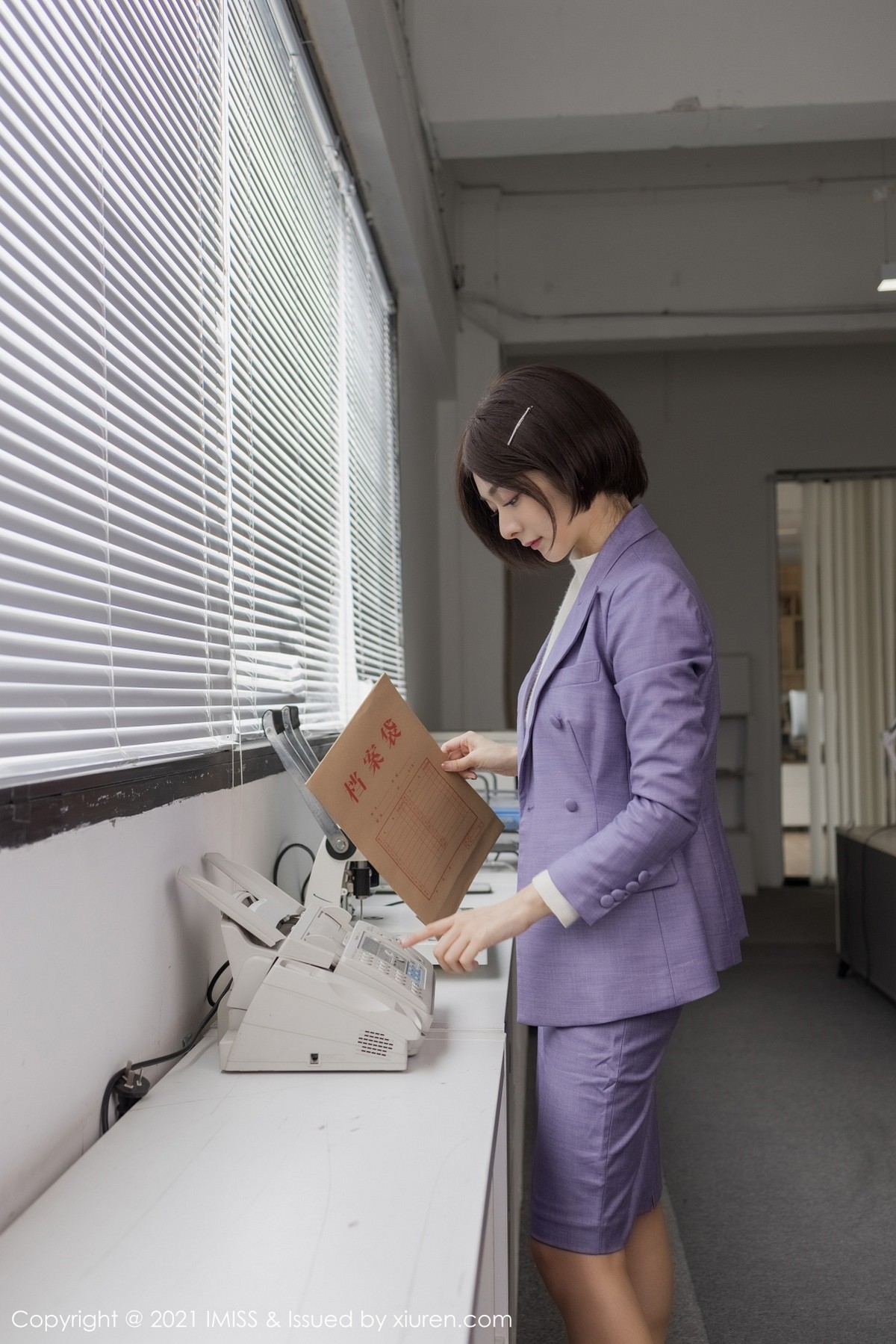 jpxgmn.cc[IMISS爱蜜社]Vol.578_女神Angela00办公室制服主题半脱露性感内衣肉丝裤袜诱惑写真56P