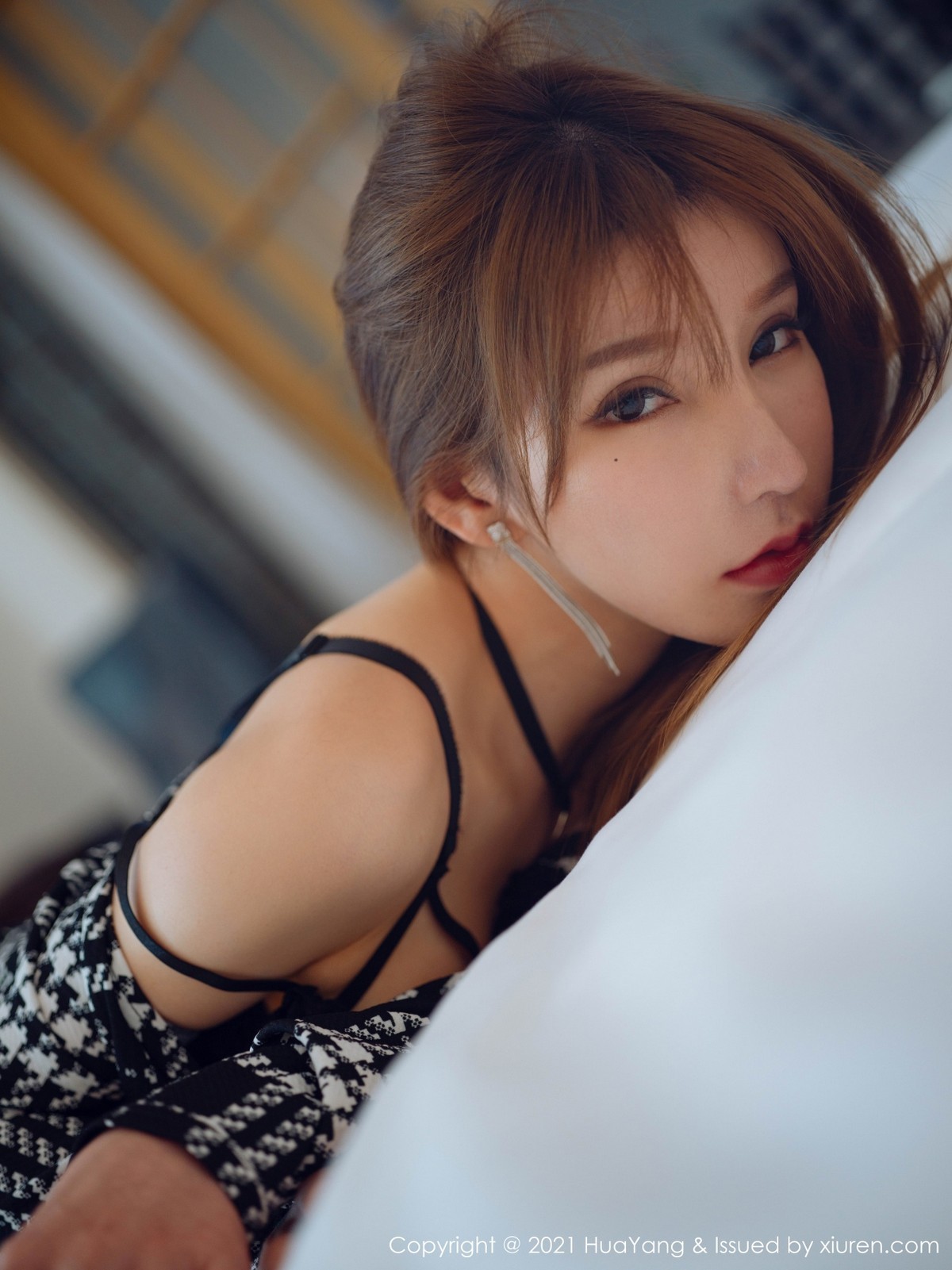 jpxgmn.cc[HuaYang花漾]Vol.391_女神周于希Sandy厦门旅拍床上开档黑丝渔网秀翘臀诱惑写真63P