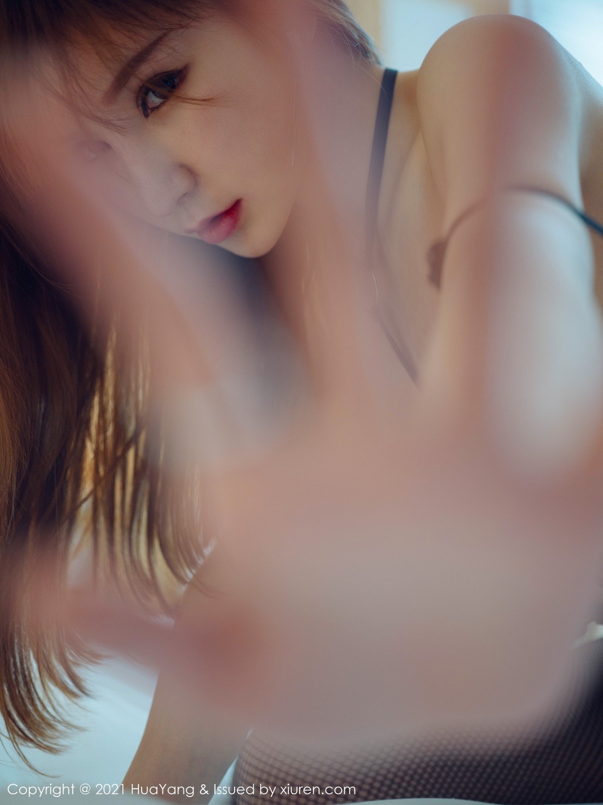 jpxgmn.cc[HuaYang花漾]Vol.391_女神周于希Sandy厦门旅拍床上开档黑丝渔网秀翘臀诱惑写真63P