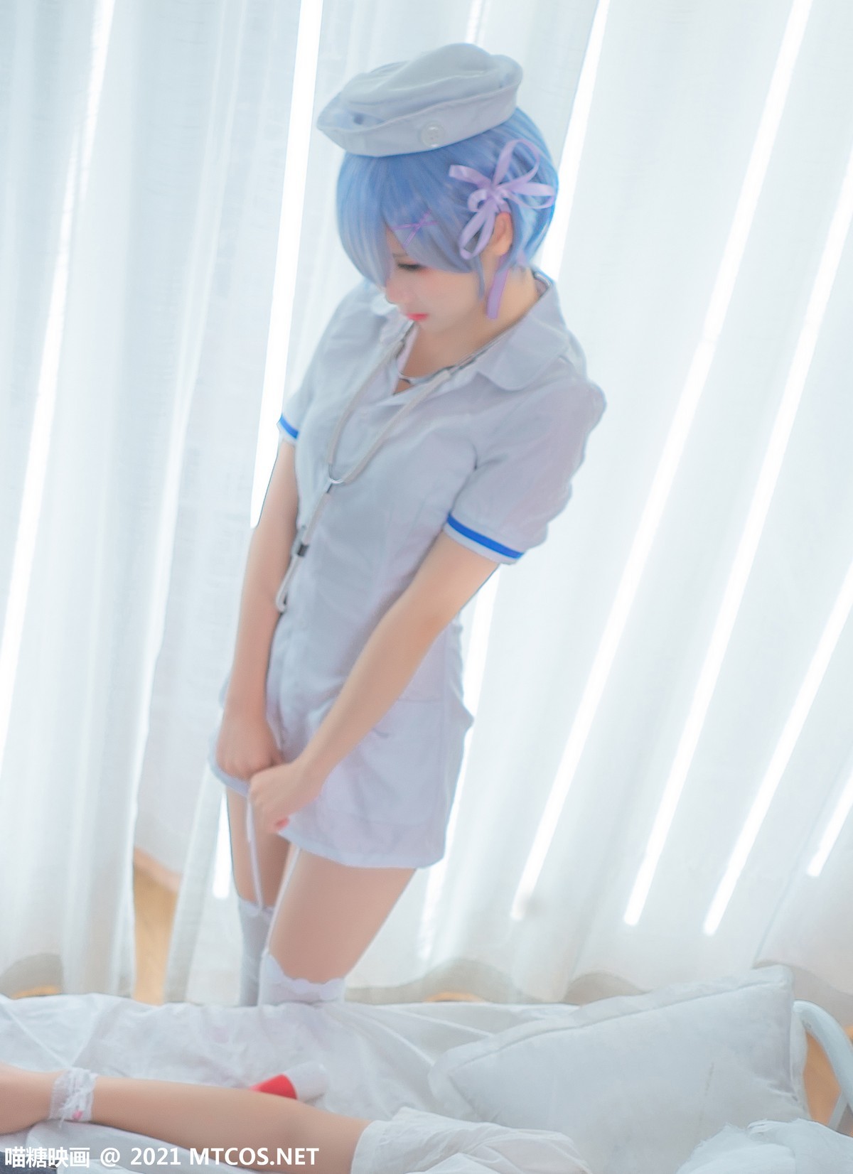 jpxgmn.cc[喵糖映画]Vol.387_蕾姆护士美女私房性感白丝吊袜秀翘臀美腿迷人诱惑写真20P